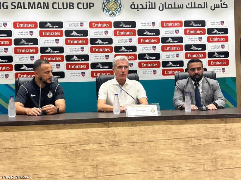 كاسترو: طلبت مدافع أجنبي