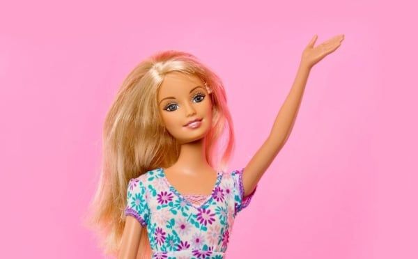 التميمي: من الإباحية إلى المثلية.. «باربي» طريق الهاوية