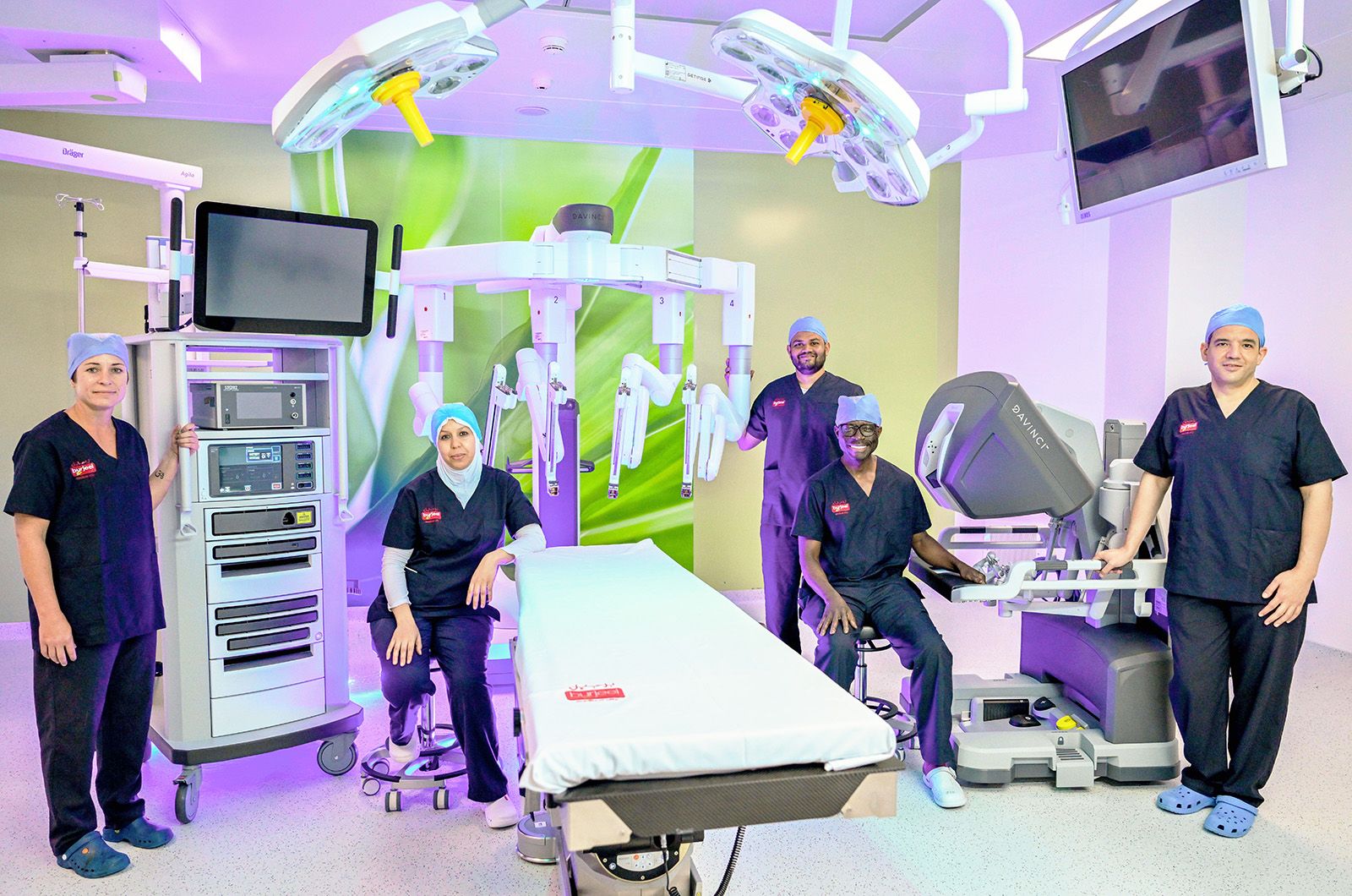 «دافنشي Xi » روبوت لإجراء جراحات معقدة في الإمارات