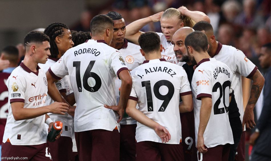 سيتي يستهل حملة اللقب بثلاثية بيرنلي