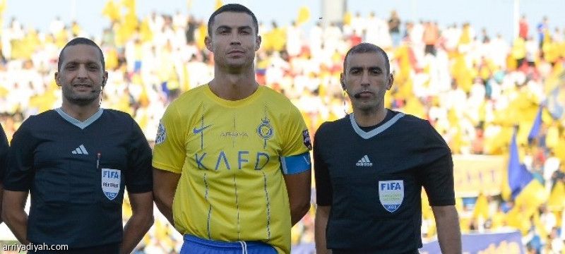 محطم «القياسي» في البطاقات.. يدير #ديربي_الشرق_الأوسط