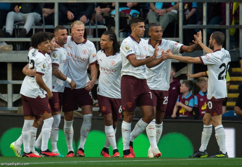 سيتي يستهل حملة اللقب بثلاثية بيرنلي