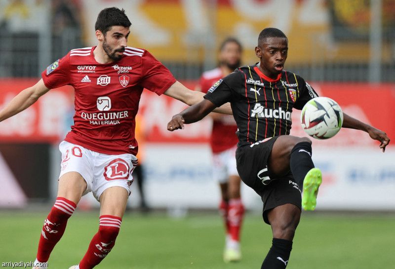 الدوري الفرنسي.. ستاد بريست يقلب تأخره أمام لانس