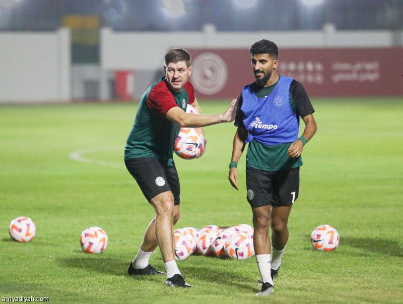 جيرارد يبعد الشمراني عن الاتفاق