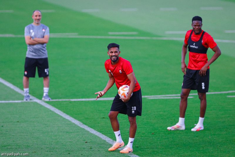 الرائد يفقد فوزير وتفاريس