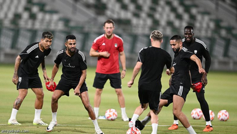 الأهلي يغلق التدريبات