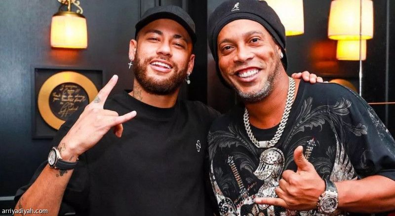 رونالدينيو يهنئ نيمار بالانضمام إلى الهلال