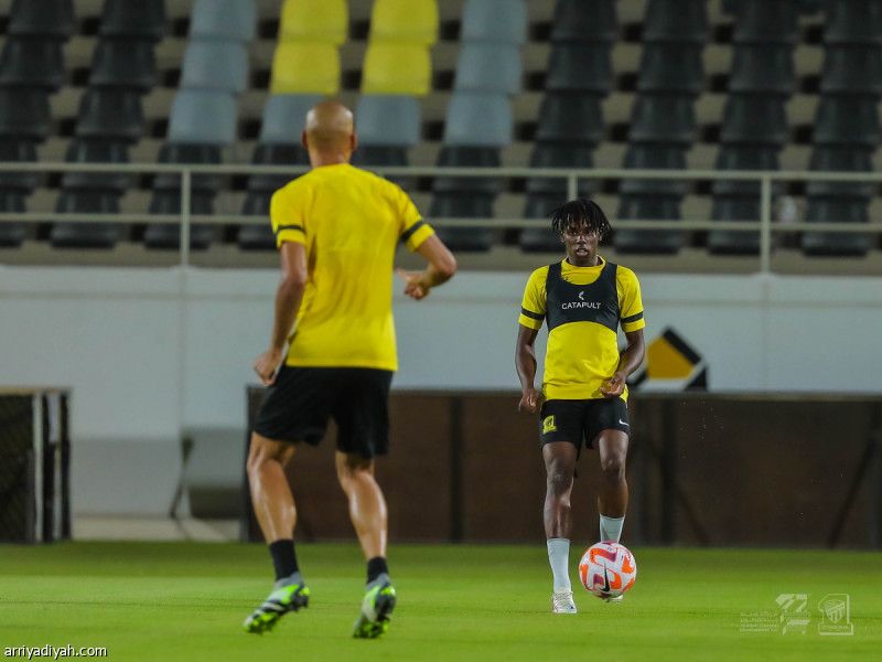 هوساوي يدخل حسابات سانتو