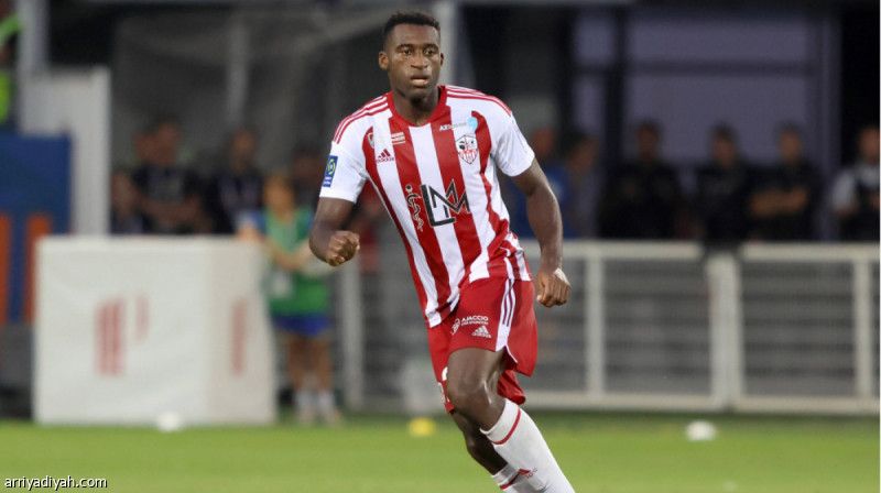 جونزاليس يقود دفاع الرائد