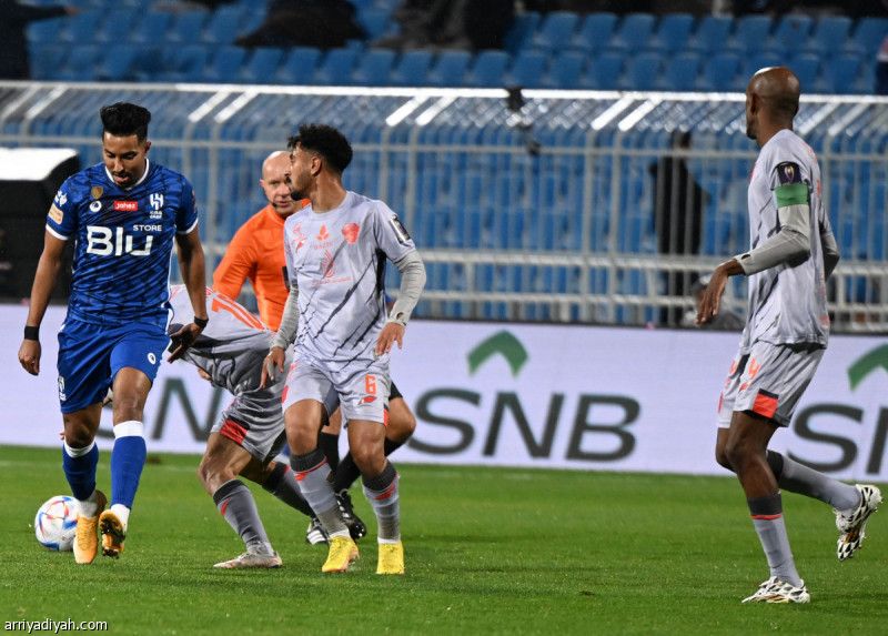 الأزرق أمام الفيحاء في «الدرة»