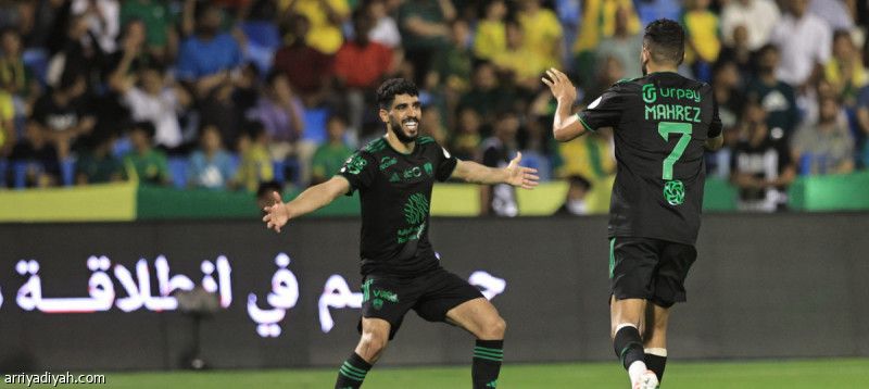 الأهلي يعبر الخليج بثلاثية