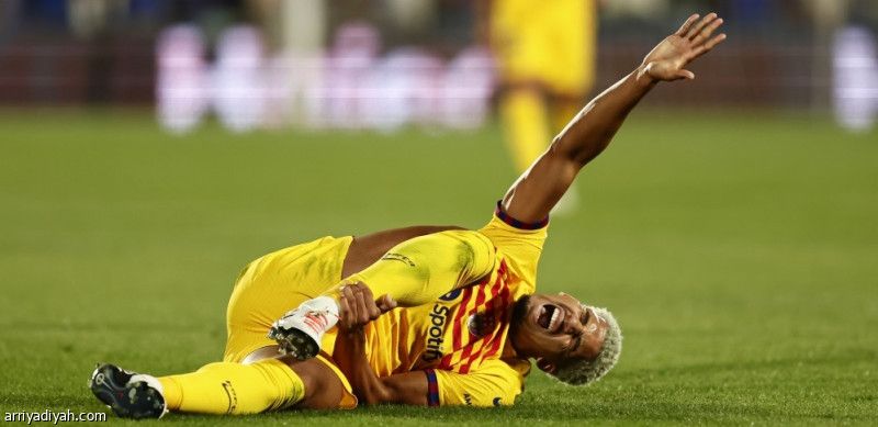 برشلونة يفقد أراوخو شهرا