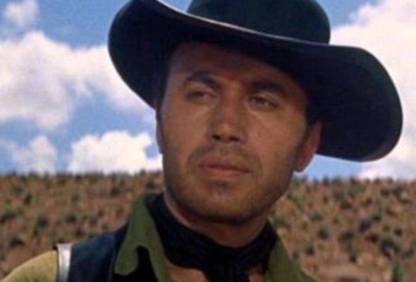 مثل في الرسالة ورامبو.. ممثل أميركي شهير من أصول سورية