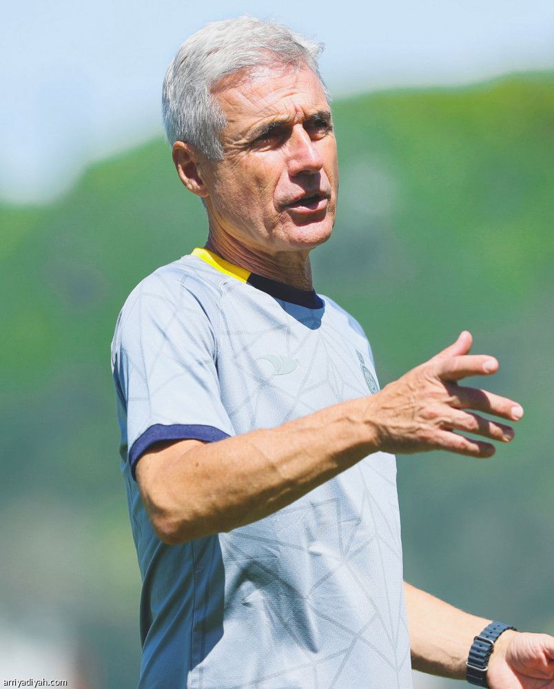 الأهلي يصنع أفضلية النصر