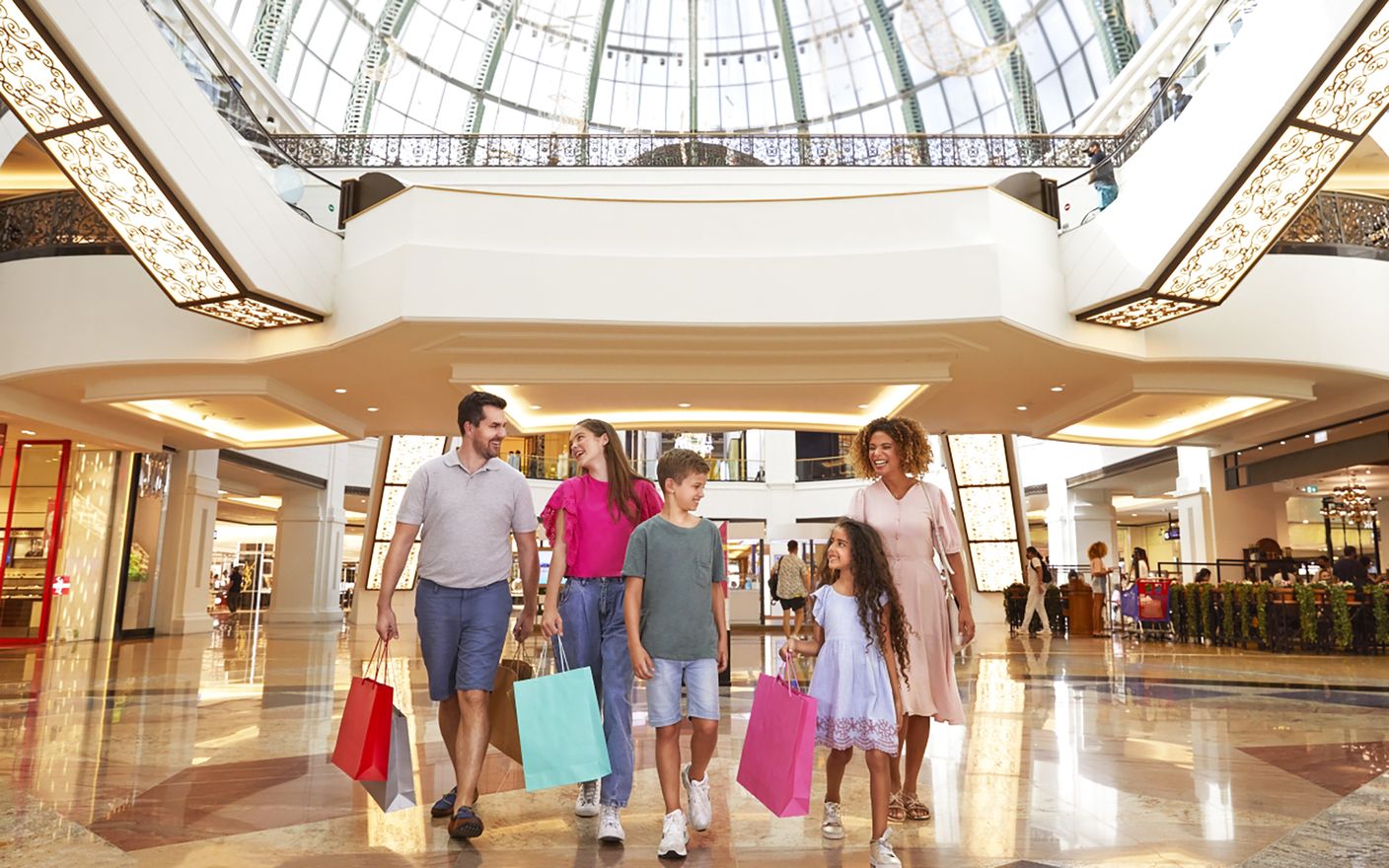 عودة المدارس تنعش أسواق التجزئة في دبي