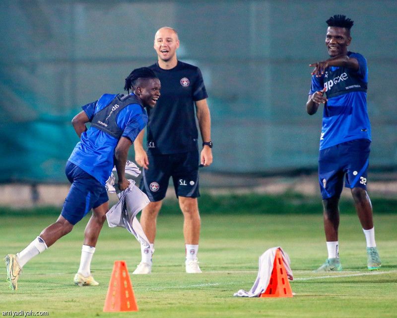 العدالة.. ميشا يحفز اللاعبين