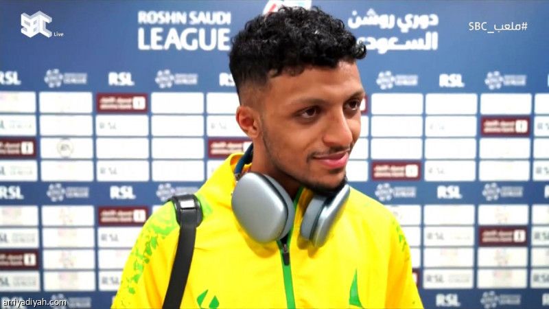 الخليج يعاقب العبدان