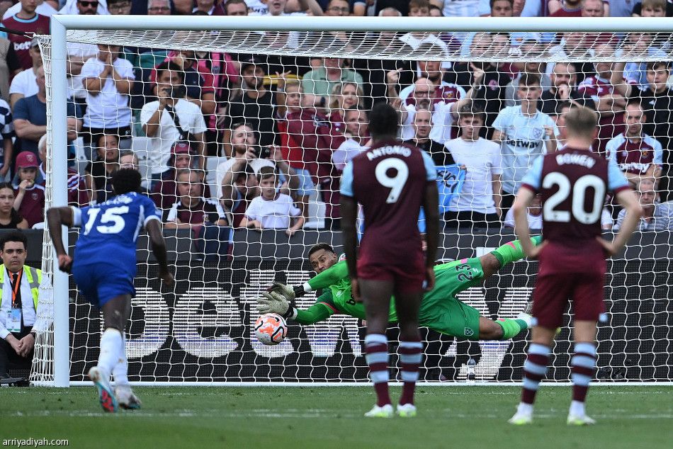 وست هام يسقط تشيلسي بثلاثية