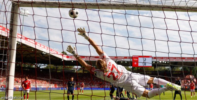 «هاتريك» بيهرنس يقود أونيون إلى عبور ماينتس