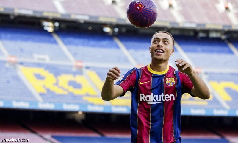 أيندهوفن يستعير ديست من برشلونة