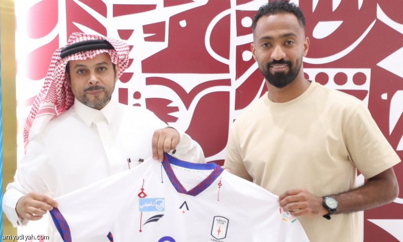 أبها يدعم هجومه بصفقة عبده