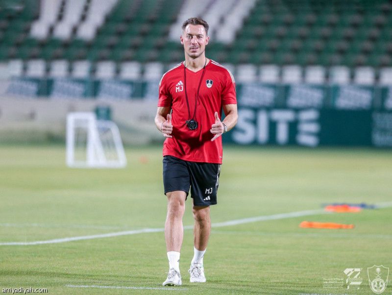 يايسله يقسّم الأهلاويين