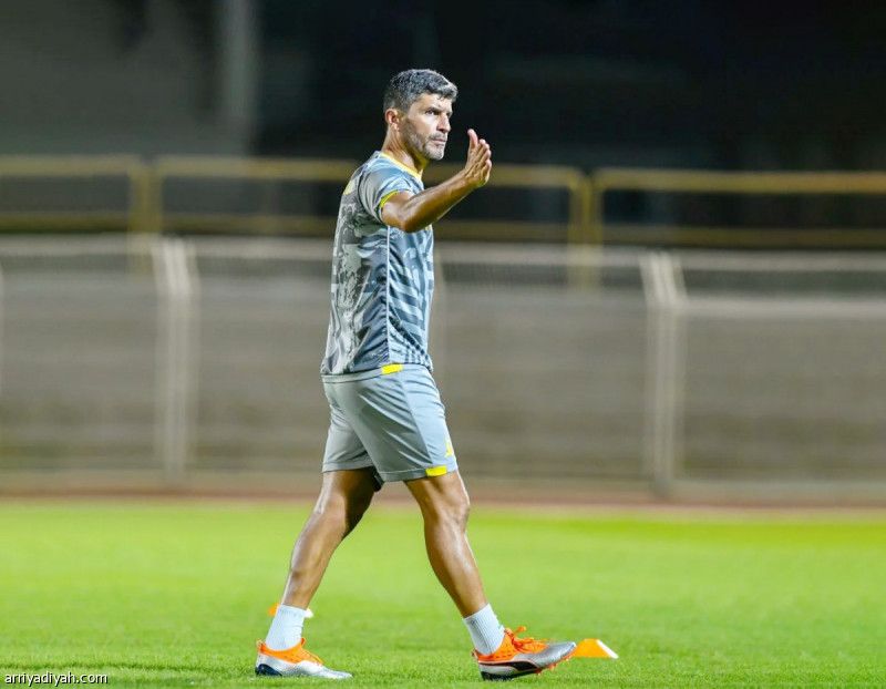 بيدرو يطلب تجهيز شريف