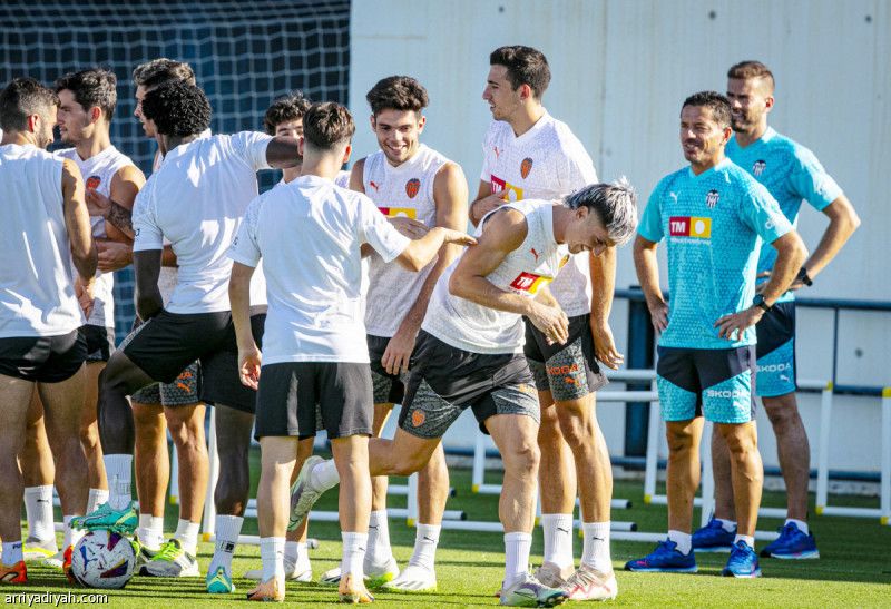 كانوس يعزز صفوف فالنسيا