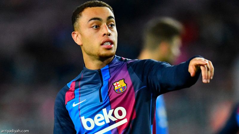 آيندهوفن يستعير ديست