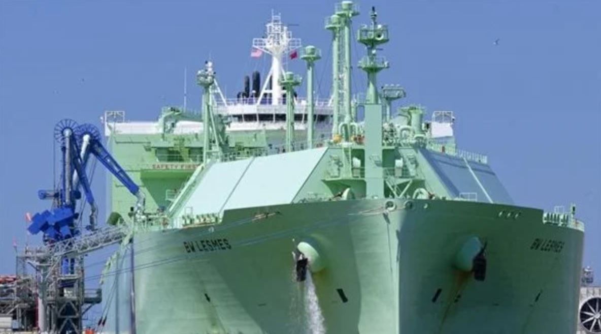 مصر.. جنوح ناقلة غاز طبيعي بقناة السويس