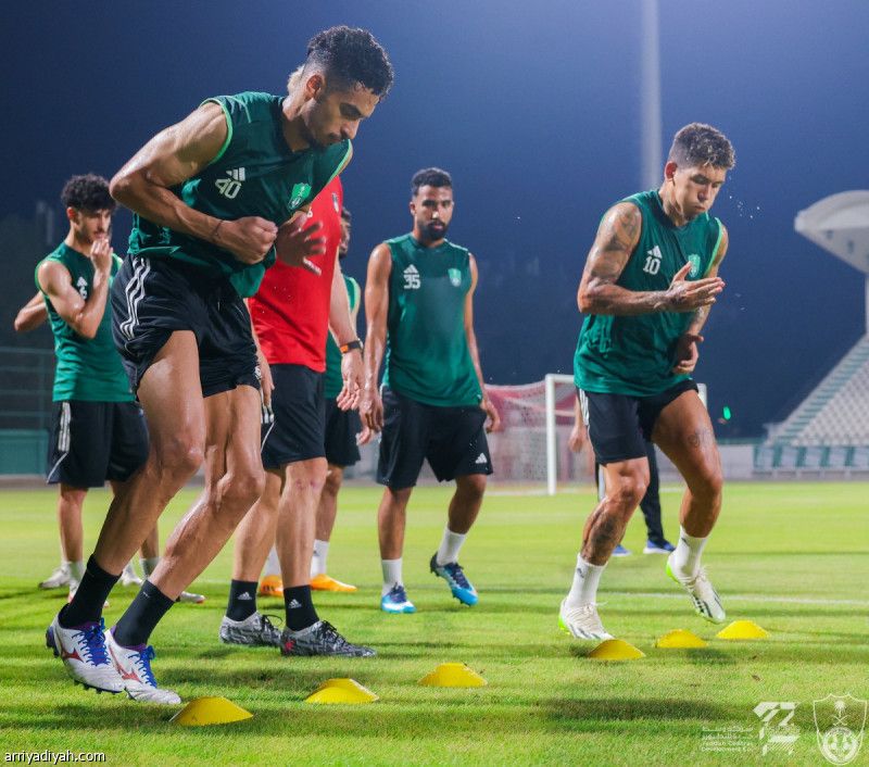 الحريجي يدعم الأهلي أمام الأخدود