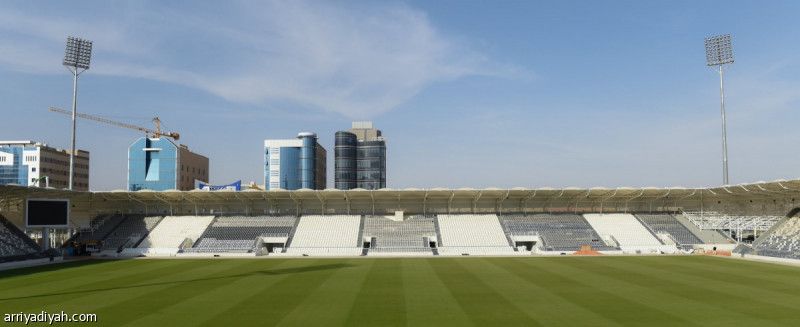 ملعب الشباب.. العروض تنهال