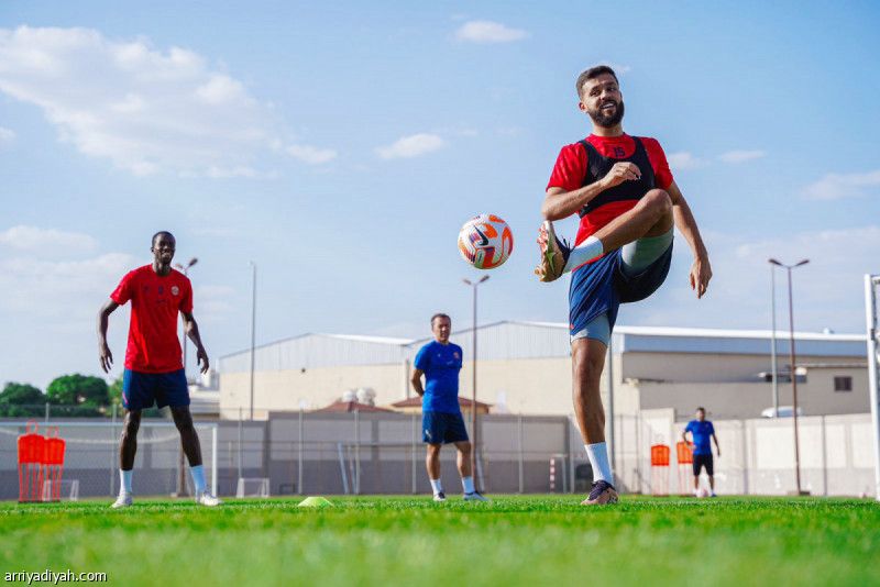 كونترا يطوّر تمريرات ضمك