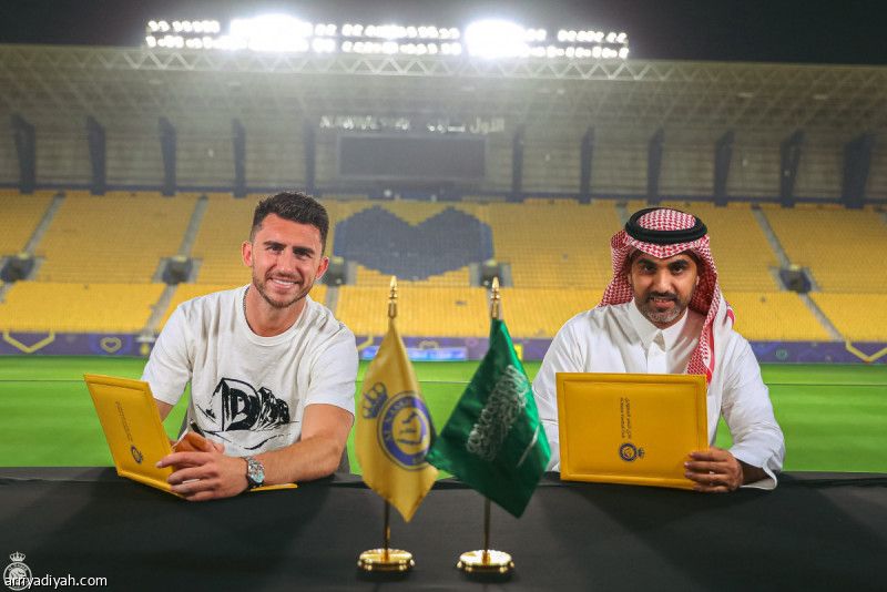 النصر يدعم دفاعه بالإسباني لابورت