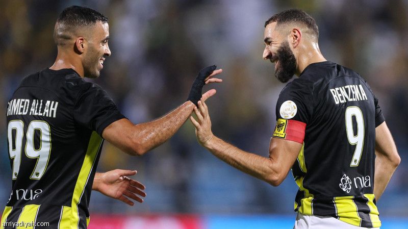 الاتحاد والأهلي ينتصران وينفردان بالعلامة الكاملة