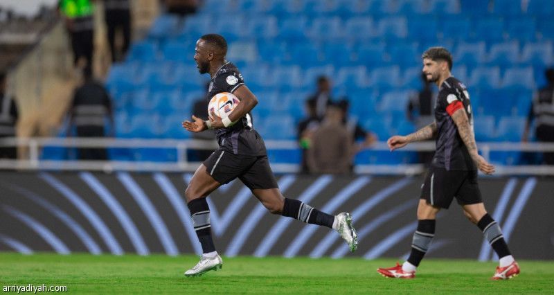 رأسية المولد تنقذ الشباب أمام ضمك