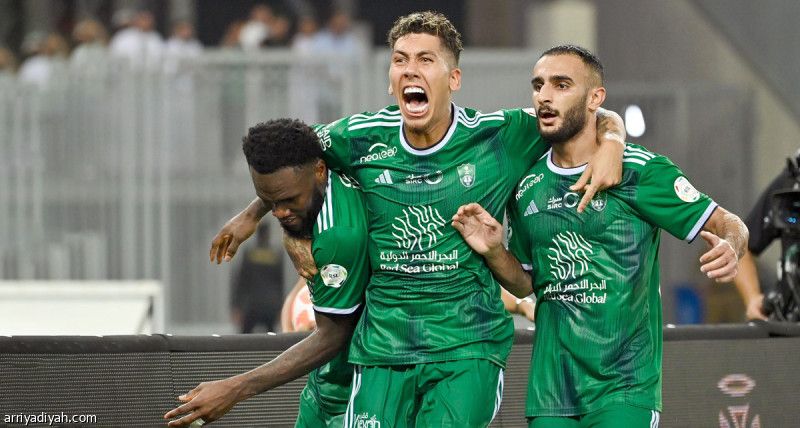 الأهلي يجدد أفراح 2011