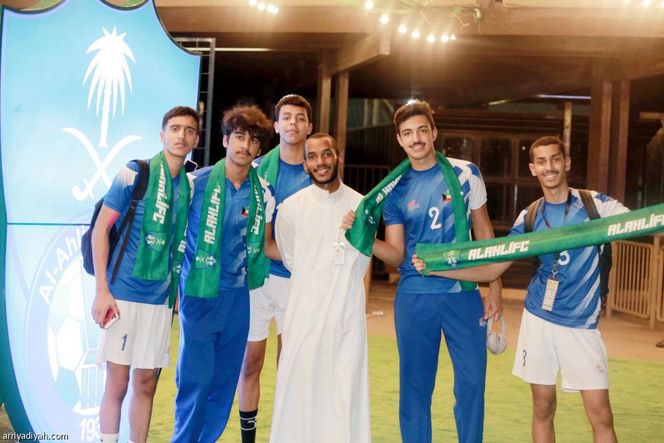 الأهلي يجدد أفراح 2011