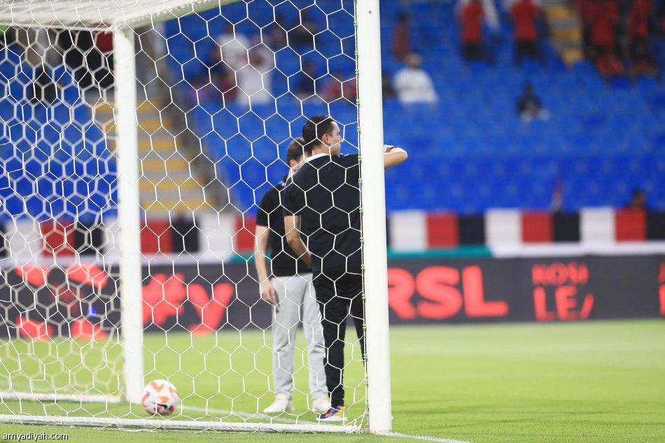 الرباعية والفوز 13 يستأنفان الاكتساح الأزرق