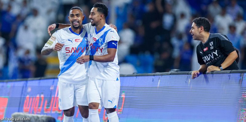 الرباعية والفوز 13 يستأنفان الاكتساح الأزرق