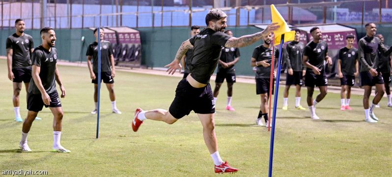 الشباب يتحدى بالهجوم الخاطف