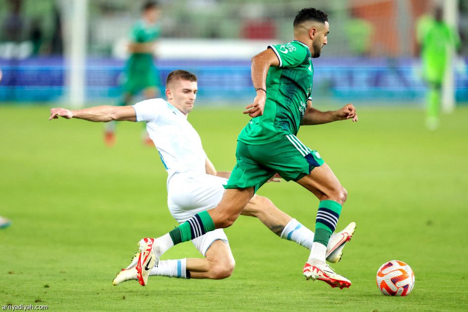 الأهلي يجدد أفراح 2011