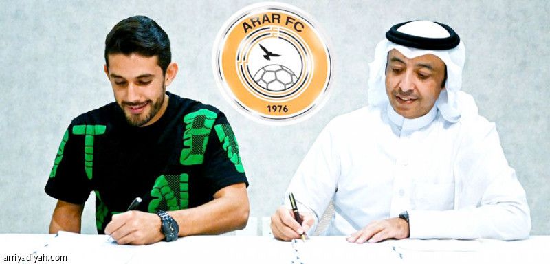 عرعر يضم فهمي