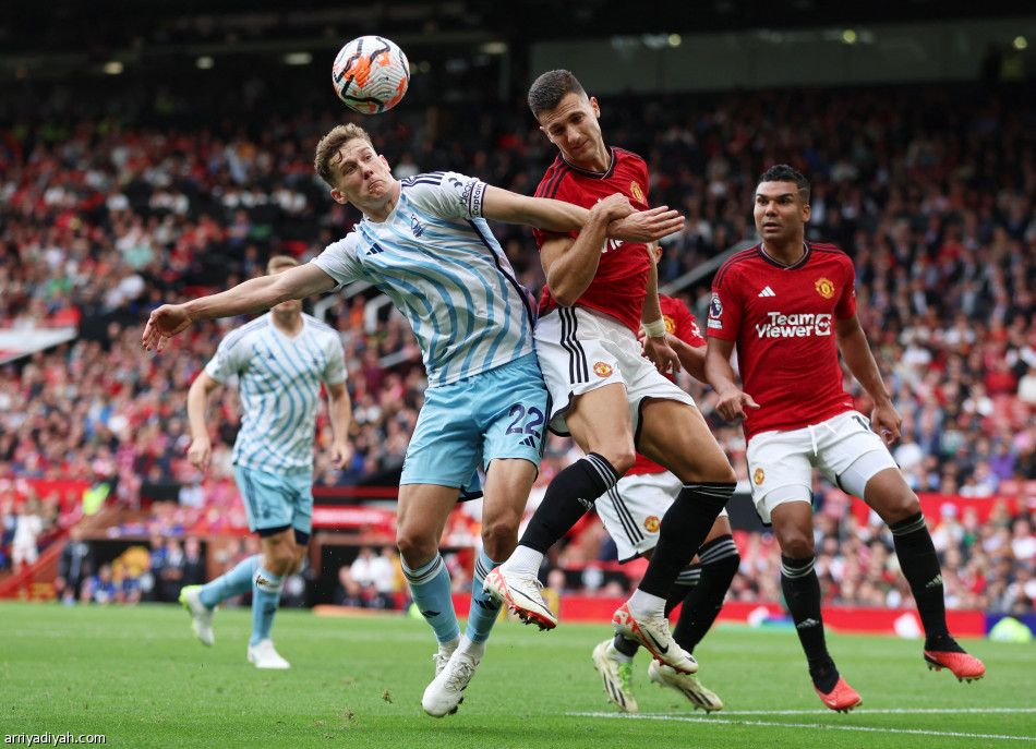 مانشستر يونايتد يقلبها على نوتنجهام بثلاثية