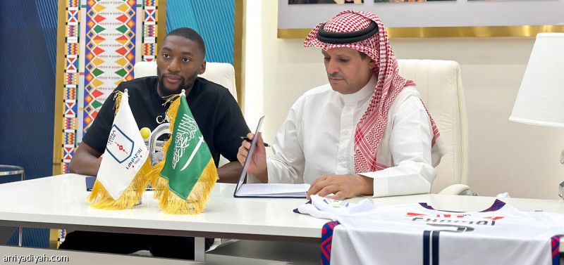 إيكامبي يظهر أمام الفيحاء