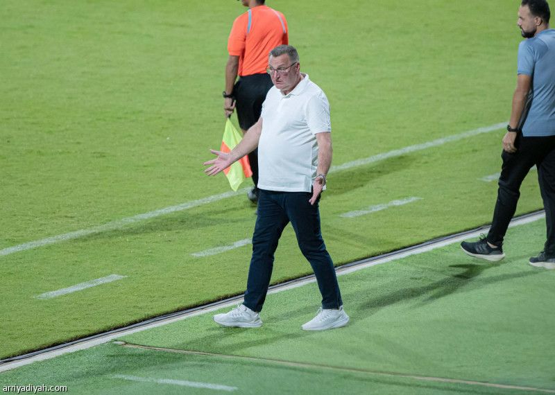 الحديد يجهز أبها