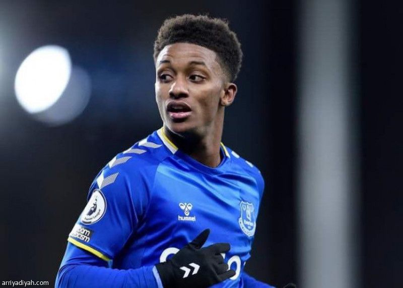 الشباب يفاوض جراي.. وينتظر موافقة إيفرتون