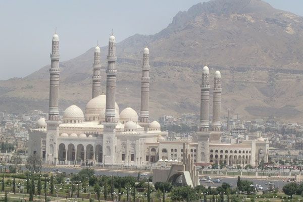 صنعاء.. مليشيا الحوثي تستقطع من أراضي جامع الصالح لإقامة مشروع تجاري