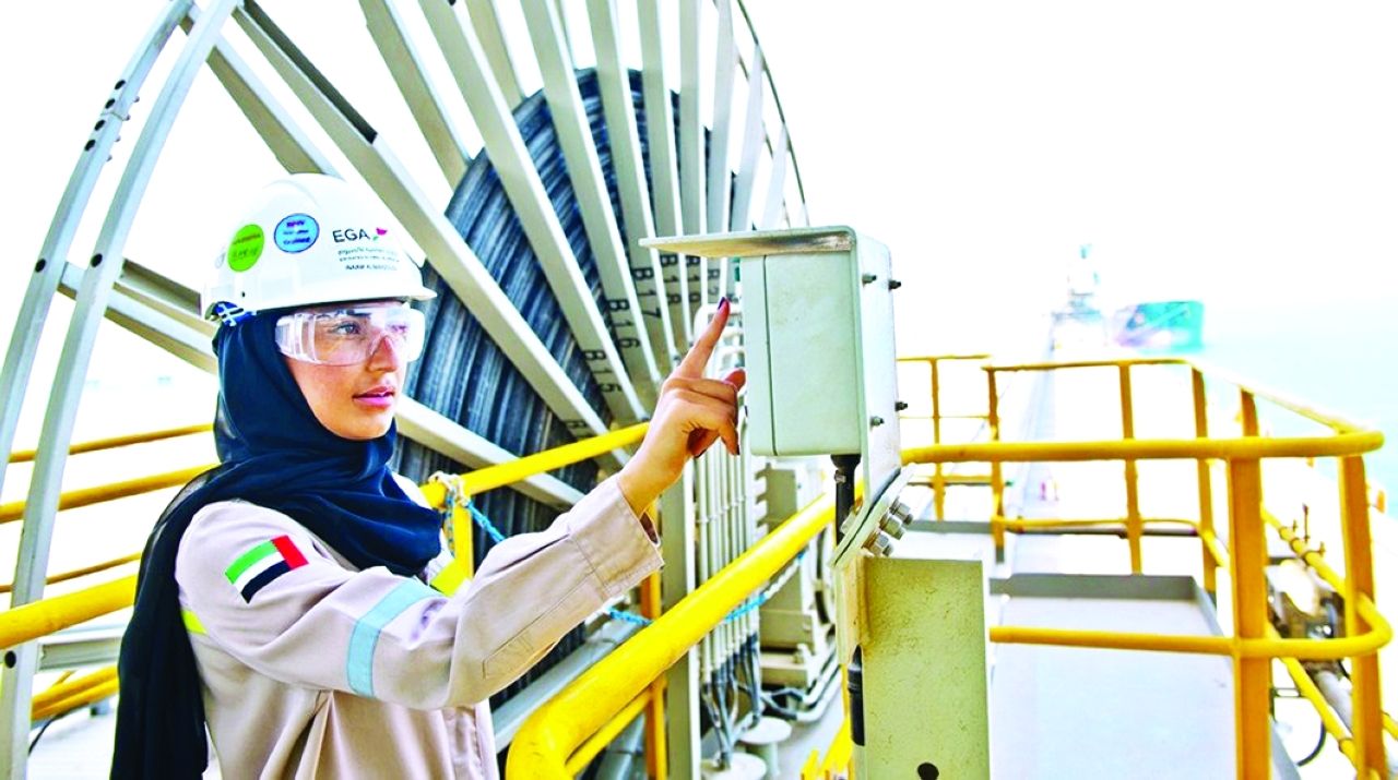 مسؤولون وفعاليات اقتصادية: الإماراتيات كفاءة وإبداع