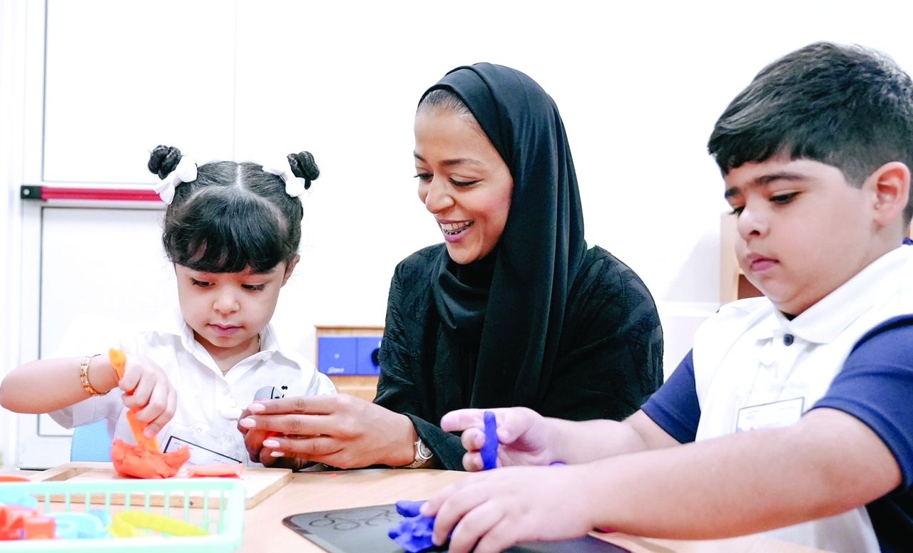 طلبة الإمارات «أهلاً مدرستي»